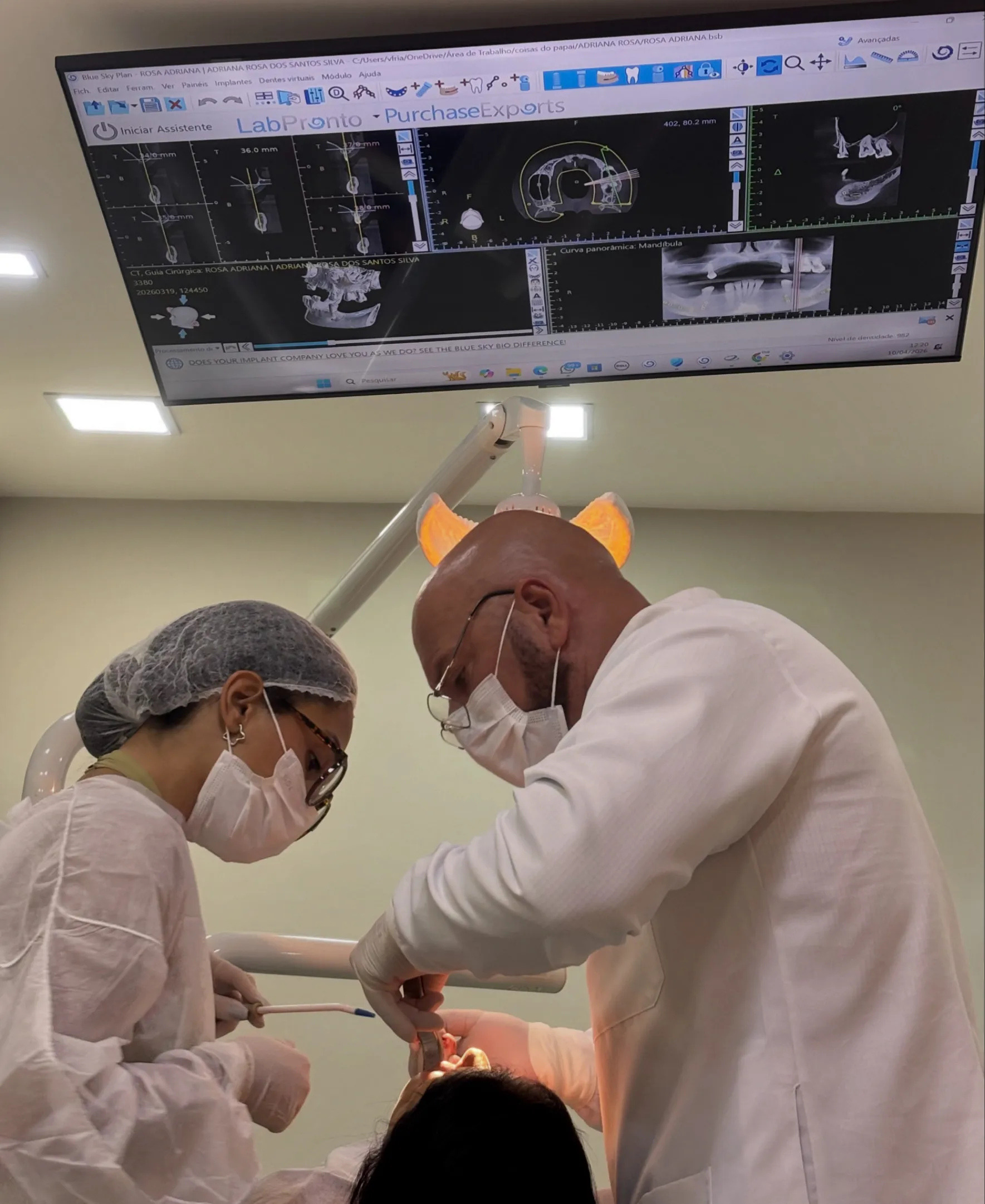 Cirurgia guiada com planejamento digital