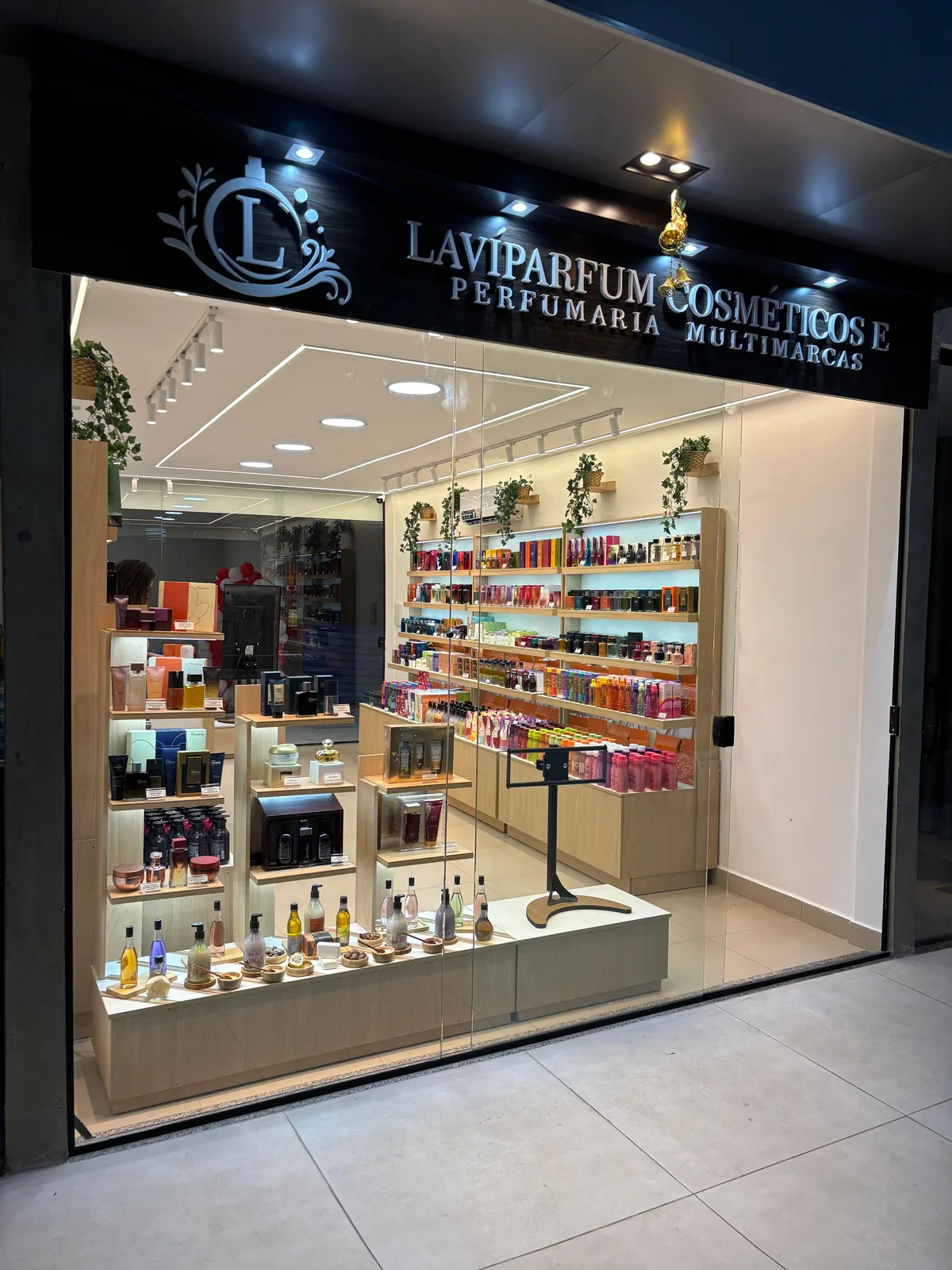 Fachada da loja Lavíparfum no Center Shopping Santa Cruz