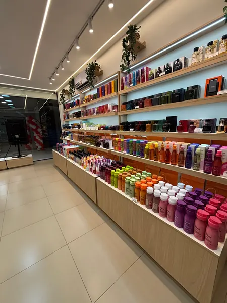 Vitrine de cosméticos e maquiagem