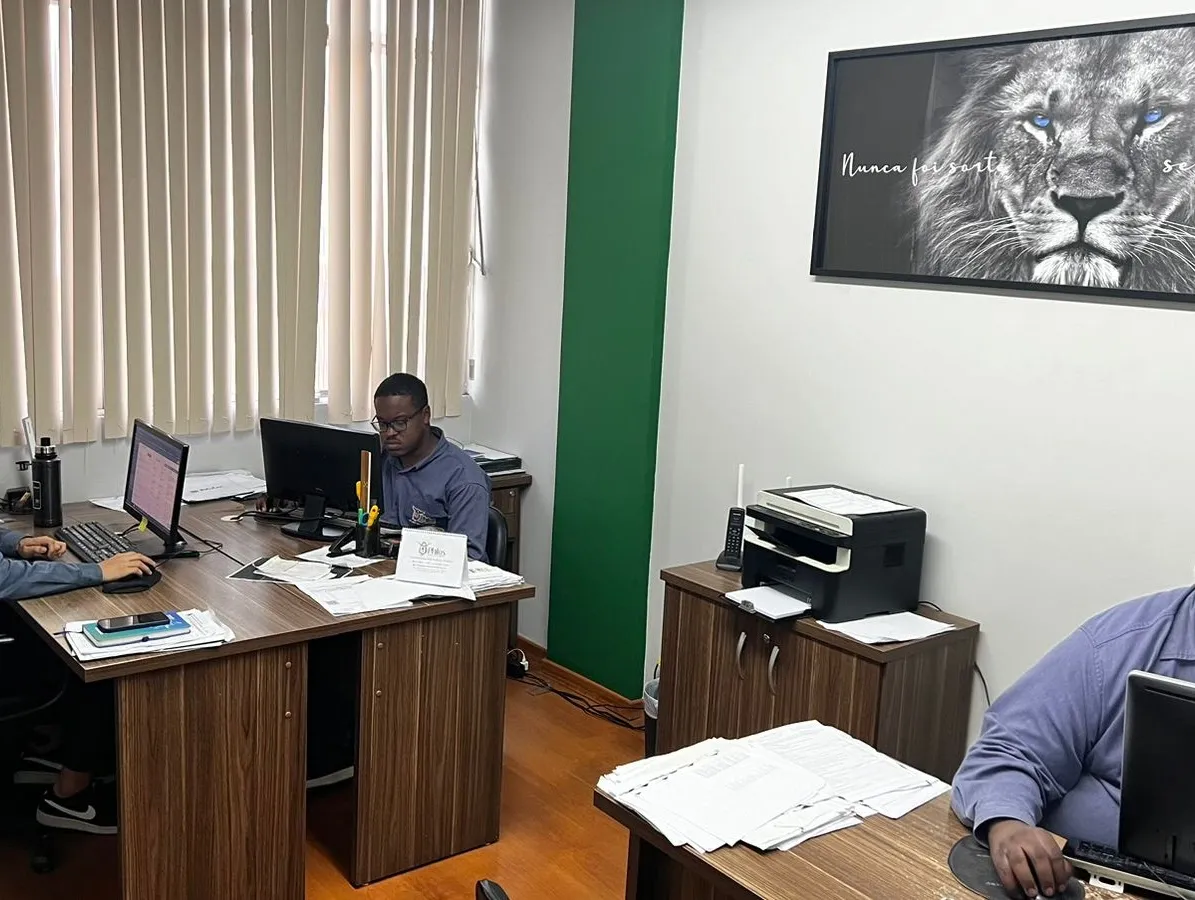 Equipe da Philos no escritório